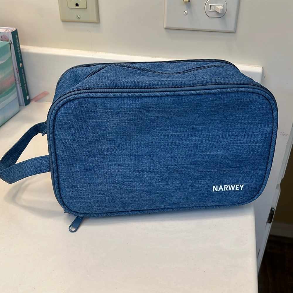 Narwey Travel Toiletry Bag for Men and Women